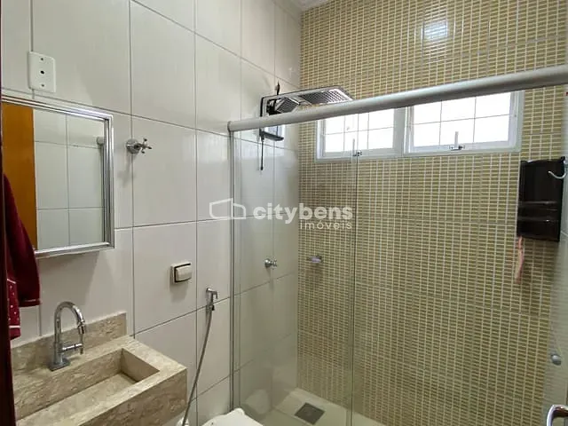 Casa 3 quartos e 3 banheiros, à venda, no bairro Planalto em Araçatuba