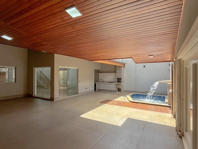 Casa 4 quartos e 3 banheiros, à venda, no bairro Centro em Franca