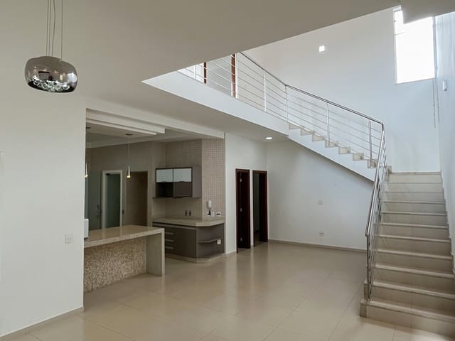 Casa 4 quartos e 3 banheiros, à venda, no bairro Centro em Franca