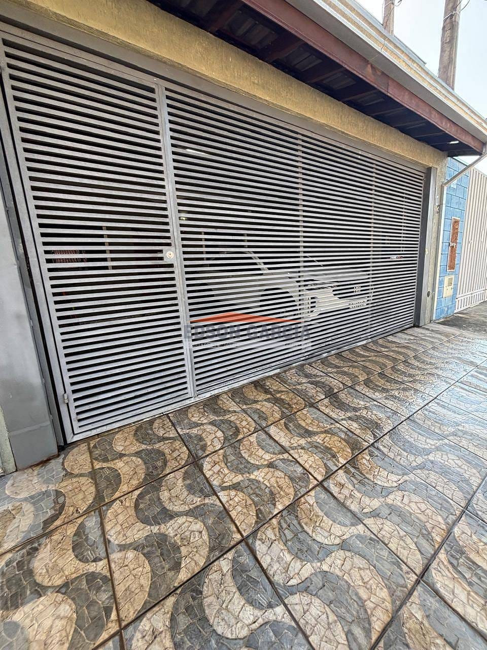 Casa à venda com 3 quartos, 137m² - Foto 1