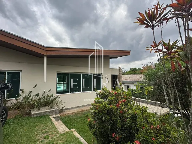 Casa com 1040m² 5 quartos e 8 banheiros, à venda, no bairro Iate Clube de Campinas em Americana