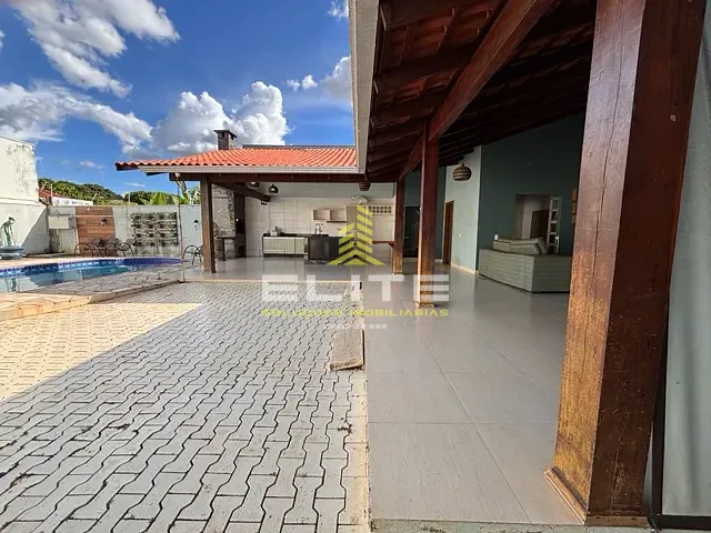Casa 4 quartos e 2 banheiros, à venda, no bairro centro  em Sorriso