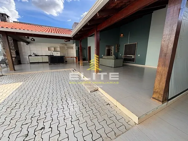 Casa 4 quartos e 2 banheiros, à venda, no bairro centro  em Sorriso