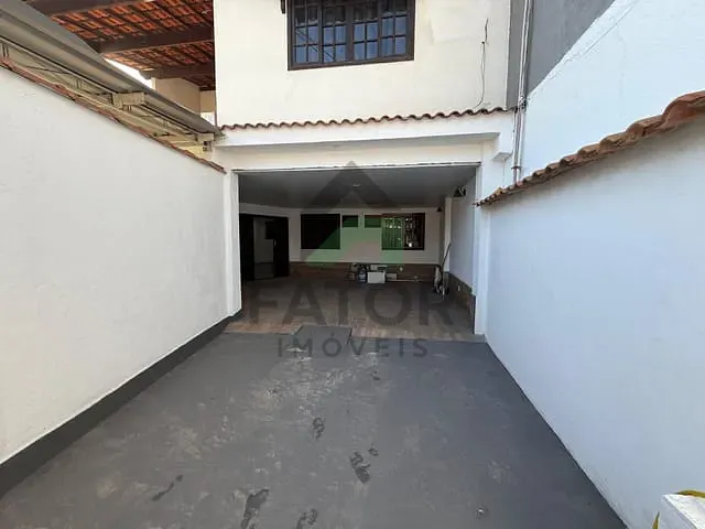 Casa com 208m² 5 quartos e 4 banheiros, à venda ou para alugar, no bairro Comendador Soares em Nova Iguaçu
