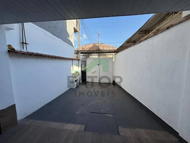 Casa com 208m² 5 quartos e 4 banheiros, à venda ou para alugar, no bairro Comendador Soares em Nova Iguaçu