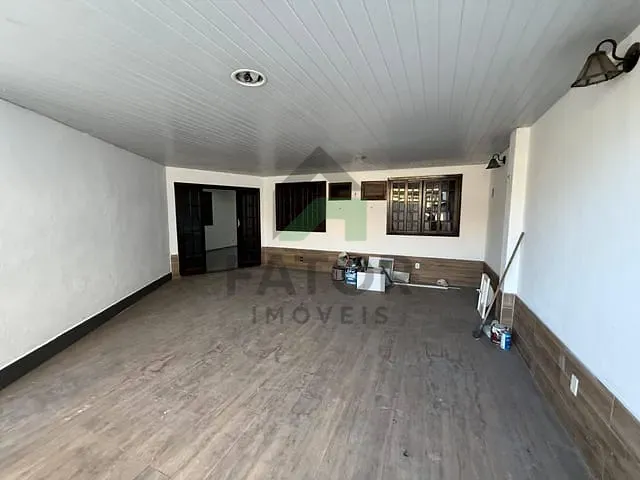 Casa com 208m² 5 quartos e 4 banheiros, à venda ou para alugar, no bairro Comendador Soares em Nova Iguaçu