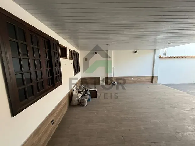 Casa com 208m² 5 quartos e 4 banheiros, à venda ou para alugar, no bairro Comendador Soares em Nova Iguaçu