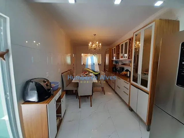 Casa com 200m² 3 quartos e 2 banheiros, à venda, no bairro Felícia em Vitória da Conquista