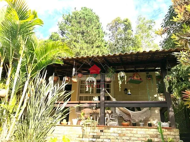 Casa com 605m² 3 quartos e 3 banheiros, à venda, no bairro Cônego em Nova Friburgo