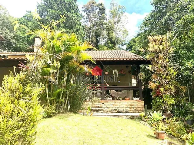 Casa com 605m² 3 quartos e 3 banheiros, à venda, no bairro Cônego em Nova Friburgo