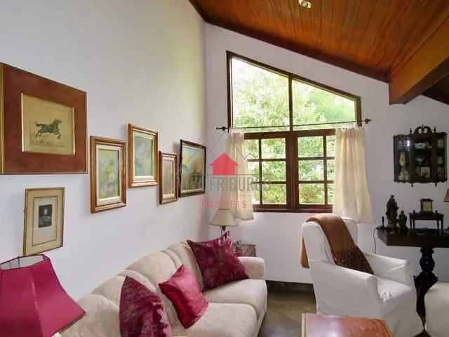 Casa com 605m² 3 quartos e 3 banheiros, à venda, no bairro Cônego em Nova Friburgo