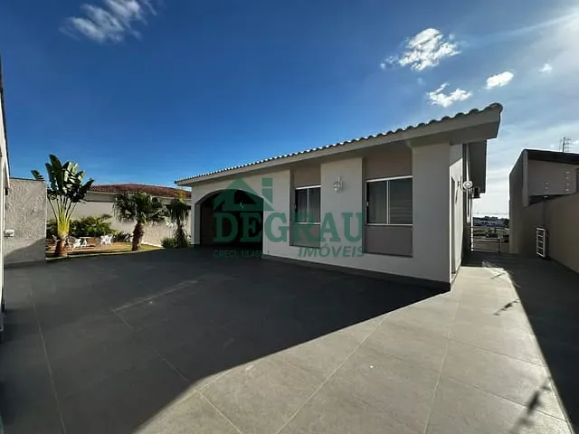 Casa 3 quartos e 3 banheiros, à venda ou para alugar, no bairro Jardim Ferrari em Itapeva