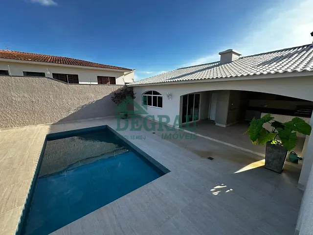 Casa 3 quartos e 3 banheiros, à venda ou para alugar, no bairro Jardim Ferrari em Itapeva