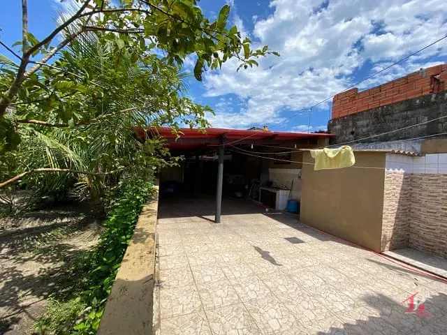 Casa com 248m² 3 quartos e 2 banheiros, à venda, no bairro Jardim Oásis em Itanhaém