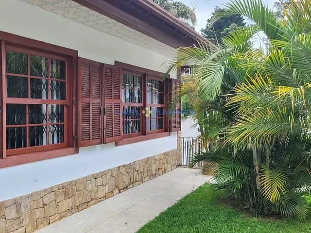 Casa com 675m² 6 quartos e 1 banheiro, à venda, no bairro Quitandinha em Petrópolis