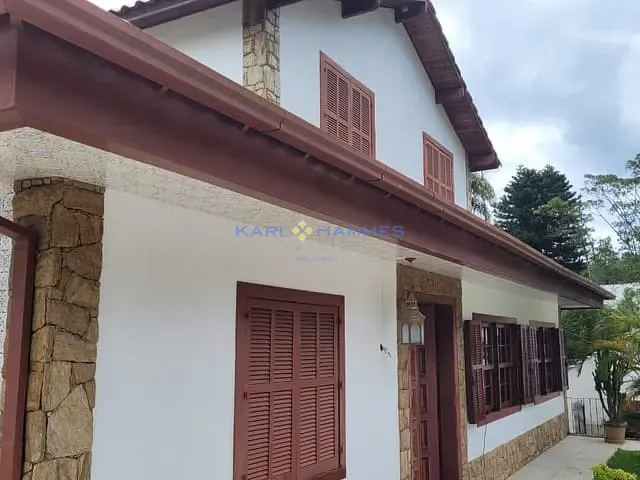 Casa com 675m² 6 quartos e 1 banheiro, à venda, no bairro Quitandinha em Petrópolis