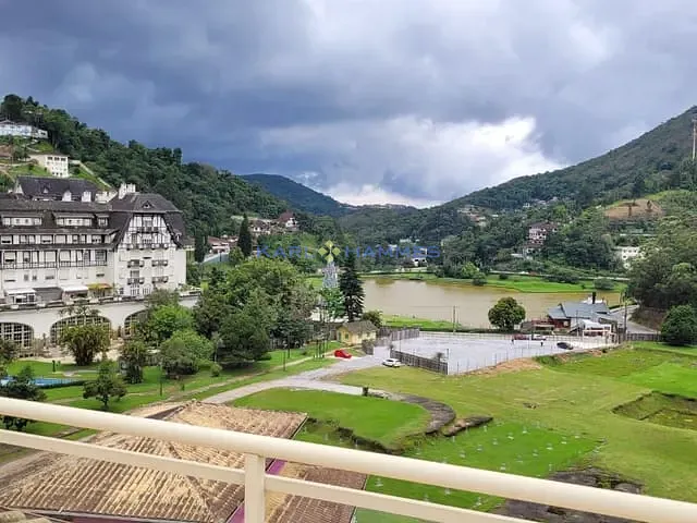 Casa com 675m² 6 quartos e 1 banheiro, à venda, no bairro Quitandinha em Petrópolis