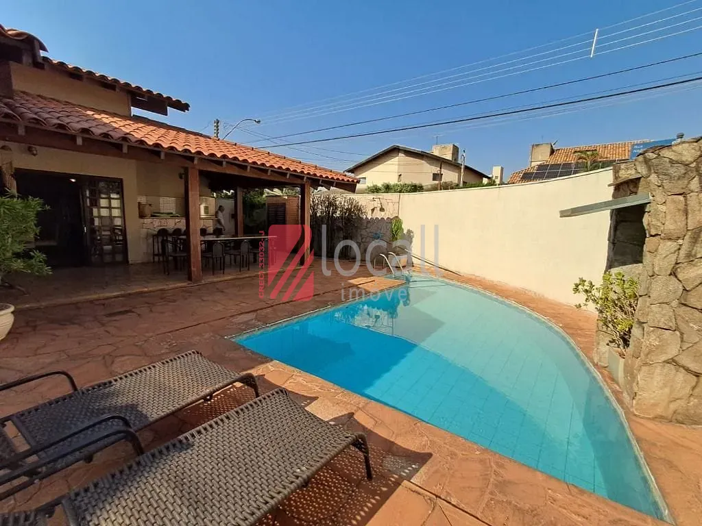 Casa com 4 quartos à venda, 310m² — foto 2 de 26