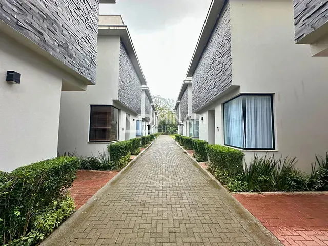Casa 3 quartos e 4 banheiros, à venda, no bairro Maresias em São Sebastião