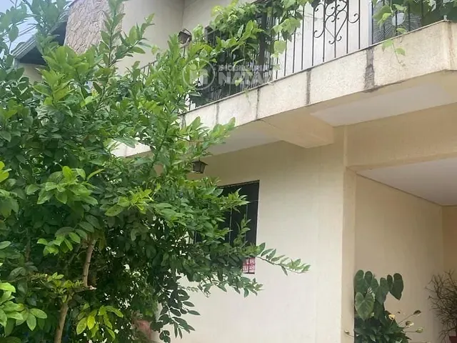 Casa com 360m² 6 quartos e 4 banheiros, à venda, no bairro Portal de Versalhes 2 em Londrina
