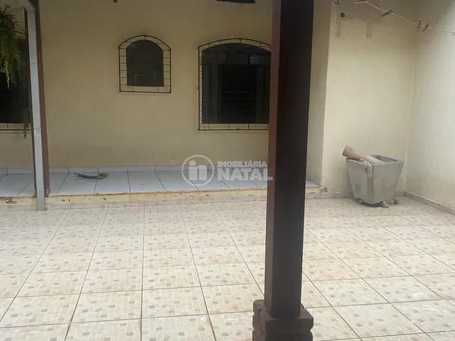 Casa com 360m² 6 quartos e 4 banheiros, à venda, no bairro Portal de Versalhes 2 em Londrina