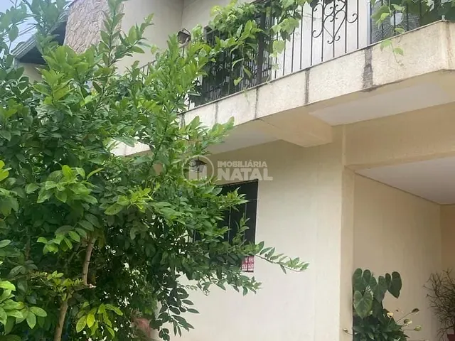 Casa com 360m² 6 quartos e 4 banheiros, à venda, no bairro Portal de Versalhes 2 em Londrina