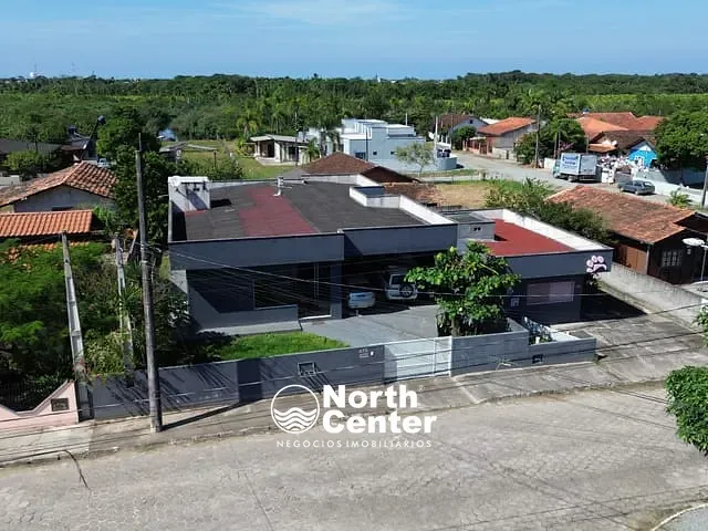 Casa 3 quartos e 2 banheiros, à venda, no bairro Costeira em Balneário Barra do Sul