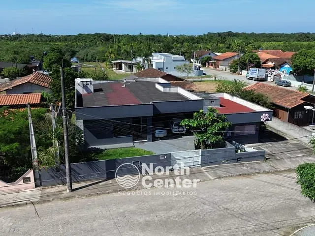 Casa 3 quartos e 2 banheiros, à venda, no bairro Costeira em Balneário Barra do Sul