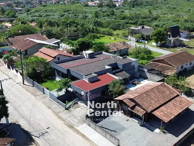 Casa 3 quartos e 2 banheiros, à venda, no bairro Costeira em Balneário Barra do Sul
