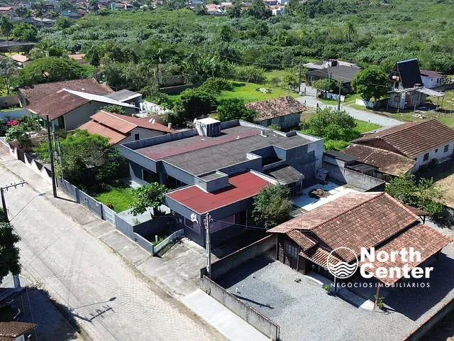 Casa 3 quartos e 2 banheiros, à venda, no bairro Costeira em Balneário Barra do Sul