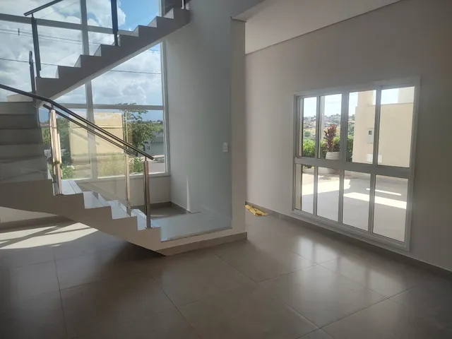 Casa com 250m² 3 quartos e 3 banheiros, à venda, no bairro Gleba Simon Frazer em Londrina