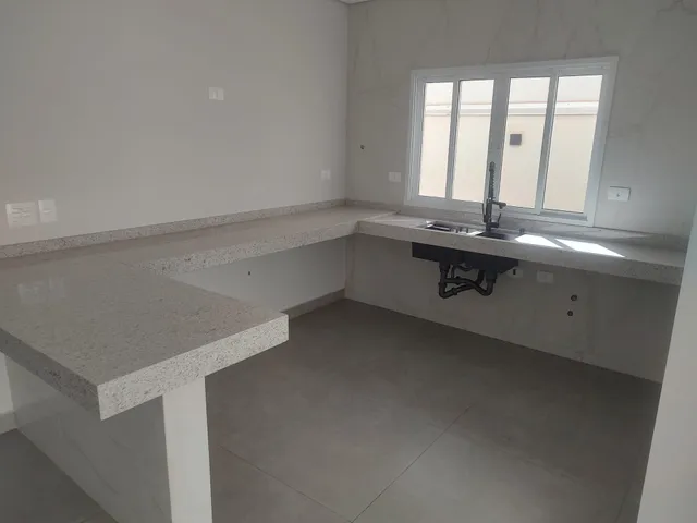 Casa com 250m² 3 quartos e 3 banheiros, à venda, no bairro Gleba Simon Frazer em Londrina