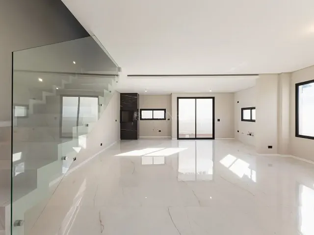 Casa com 254m² 4 quartos e 3 banheiros, à venda, no bairro Santa Cândida em Curitiba