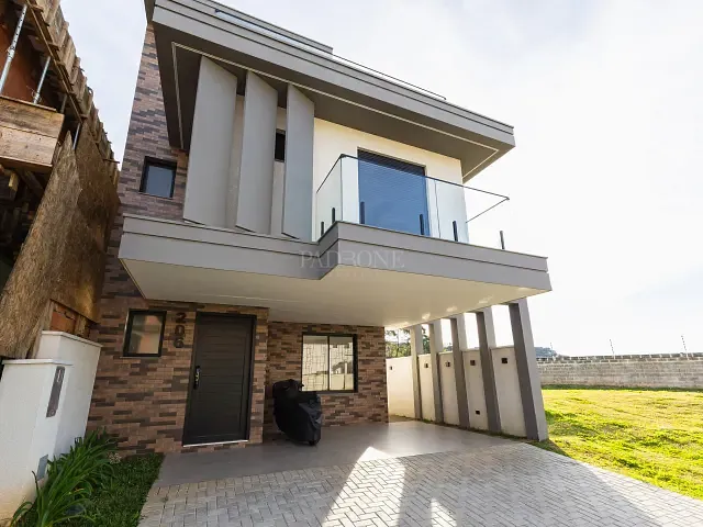 Casa com 254m² 4 quartos e 3 banheiros, à venda, no bairro Santa Cândida em Curitiba