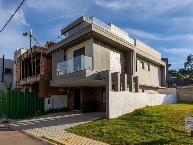 Casa com 254m² 4 quartos e 3 banheiros, à venda, no bairro Santa Cândida em Curitiba
