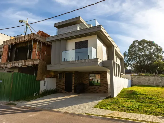 Casa com 254m² 4 quartos e 3 banheiros, à venda, no bairro Santa Cândida em Curitiba