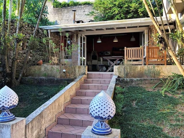 Casa com 1000m² 4 quartos e 5 banheiros, à venda, no bairro Recanto Inpla em Carapicuíba