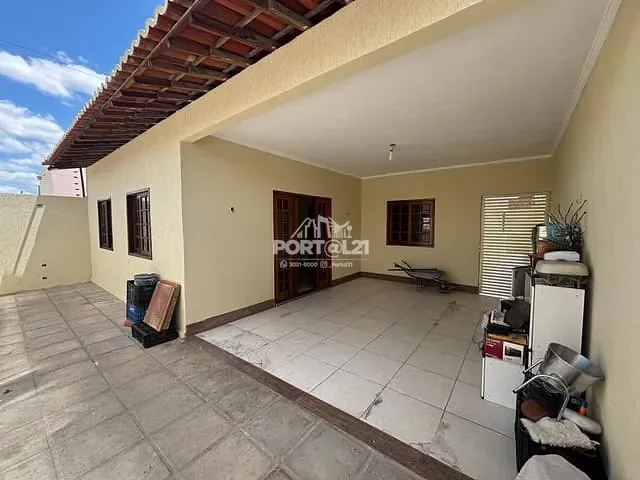 Casa com 200m² 3 quartos e 3 banheiros, à venda ou para alugar, no bairro Cohab São Francisco em Petrolina