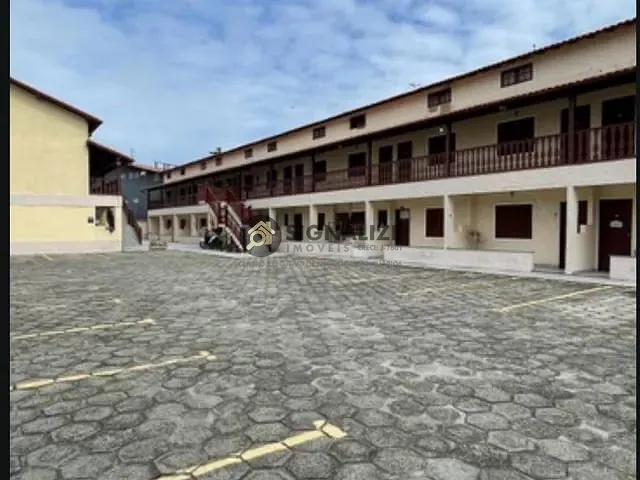 Casa 2 quartos e 2 banheiros, à venda ou para alugar, no bairro Peró em Cabo Frio