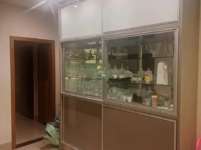 Casa com 409m² 3 quartos e 4 banheiros, à venda, no bairro Jardins Madri em Goiânia