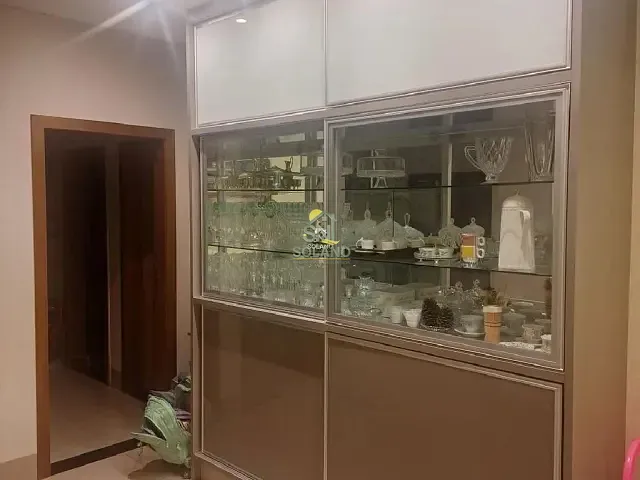 Casa com 409m² 3 quartos e 4 banheiros, à venda, no bairro Jardins Madri em Goiânia