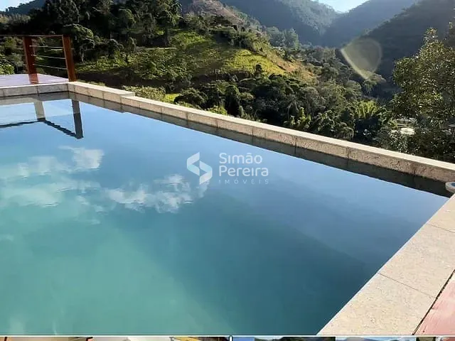 Casa 4 quartos e 5 banheiros, à venda, no bairro Cuiabá em Petrópolis