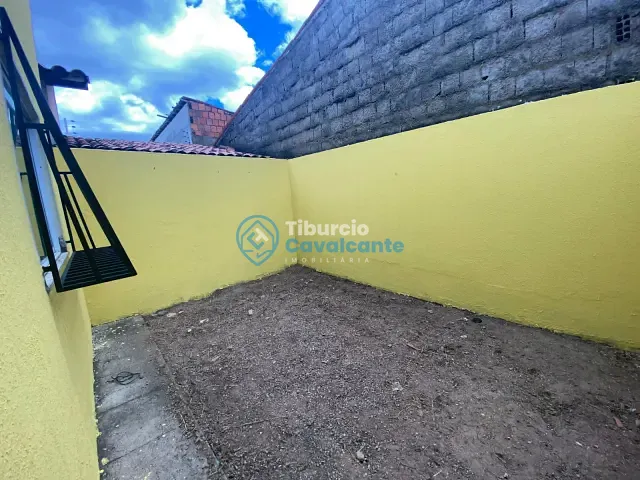 Casa 2 quartos e 2 banheiros, para alugar, no bairro Novo Maranguape I em Maranguape