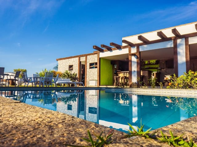 Casa com 1591m² 9 quartos e 9 banheiros, à venda, no bairro Centro em Cabo Frio