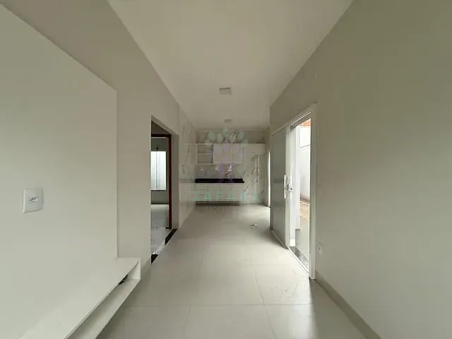 Casa 2 quartos e 2 banheiros, para alugar, no bairro Vila Danúbio Azul em Campo Grande