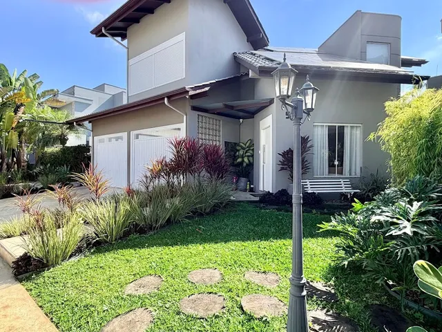 Casa 3 quartos e 5 banheiros, à venda, no bairro Dom Bosco em Itajaí