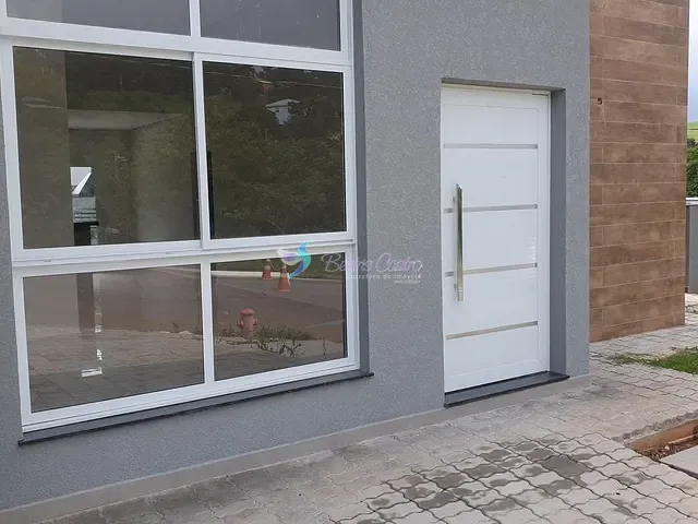 Casa com 286m² 3 quartos e 2 banheiros, à venda, no bairro Chácaras Maringá em Atibaia