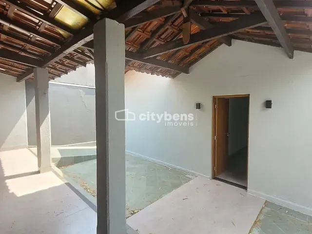 Casa com 250m² 3 quartos e 2 banheiros, à venda, no bairro Umuarama em Araçatuba