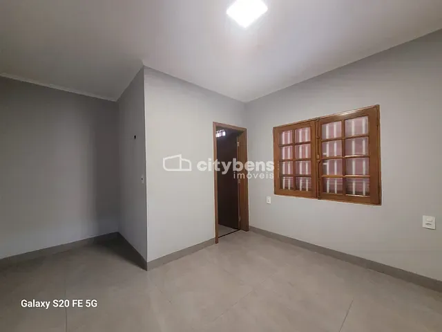 Casa com 250m² 3 quartos e 2 banheiros, à venda, no bairro Umuarama em Araçatuba
