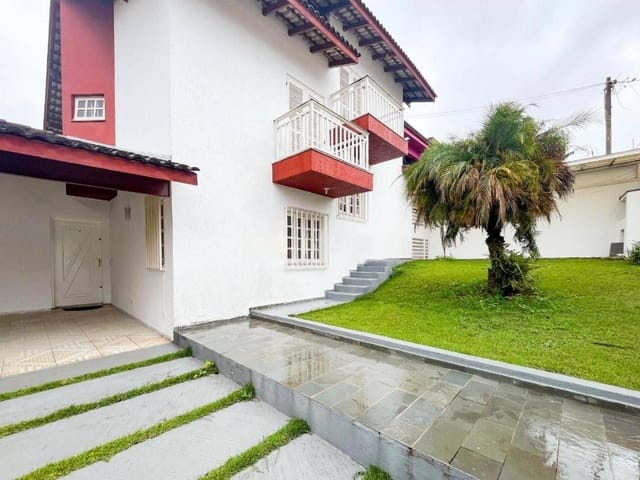 Casa com 250m² 3 quartos e 1 banheiro, à venda, no bairro Vila Oliveira em Mogi das Cruzes